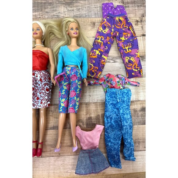 Barbie Doll Trio With Mixed Outfits & Accessories - Picture 3 of 3